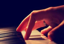 [天下足球]萨拉赫传射 利物浦送曼城联赛4连败.：黑白体育